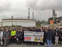Sindicatos exigen más medidas de prevención en la refinería tras el accidente en el que murió un operario