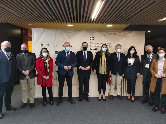 El presidente de la Diputación de Córdoba, Antonio Ruiz (cuarto por la izda.), en la inauguración de la jornada internacional 'Conversaciones Patrimonio 2030. Medir nuestro impacto'.