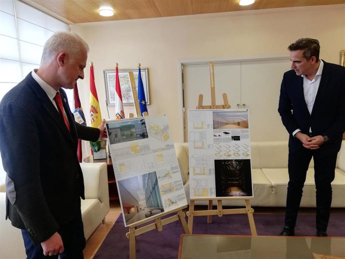 Iñaqui Carnicero y Pablo Hermoso de Mendoza muestran el proyecto ganador para la ampliación del Teatro Bretón.
