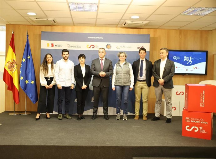 Sara Hurtado, CSD y Fundación Joven se unen en la iniciativa solidaria 'Sobre hielo por la paz' para recaudar fondos para los refugiados ucranianos.