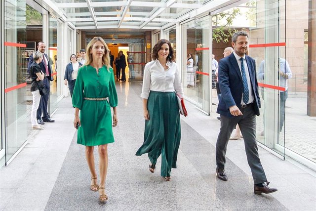 Archivo - La exportavoz del PP en el Congreso de los Diputados Cayetana Álvarez de Toledo  y la  presidenta de la Comunidad de Madrid, Isabel Díaz Ayuso.