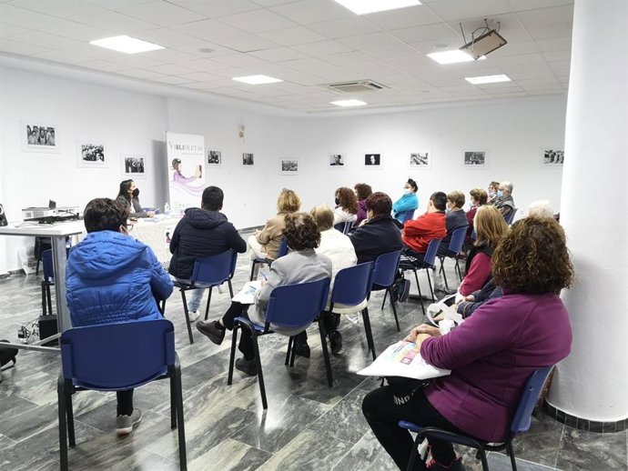 Santa Bárbara de Casa ha acogido la última sesión del taller formativo Viblioletas, organizado por el Departamento de Igualdad de la Diputación de Huelva.