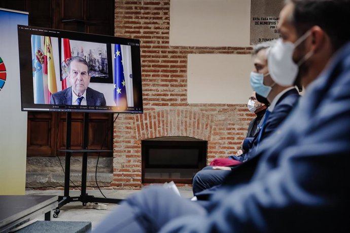 El presidente de la FEMP, Abel Caballero, interviene telemáticamente en la presentación del Plan de Recepción y Acogida de los refugiados de Ucrania, en la sede de la FEMP, a 9 de marzo de 2022, en Madrid (España). El plan ha sido presentado por la Fede