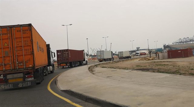Trafico de camiones en el Puerto de València