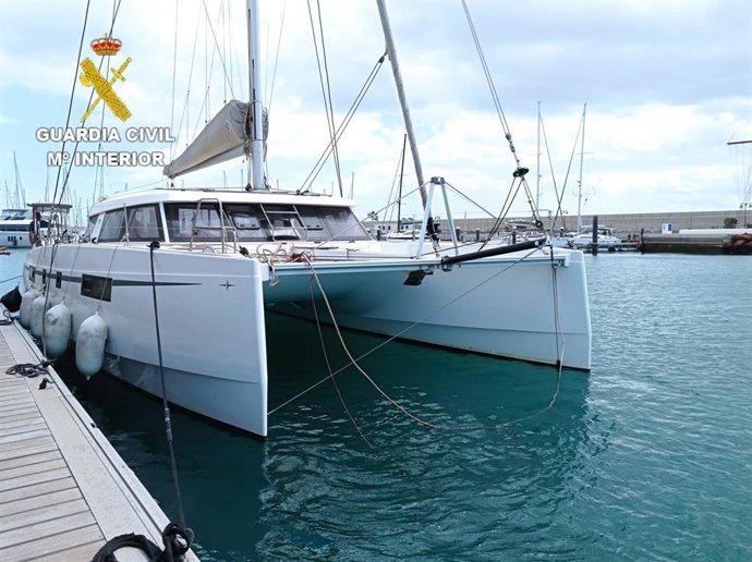 Catamarán localizado