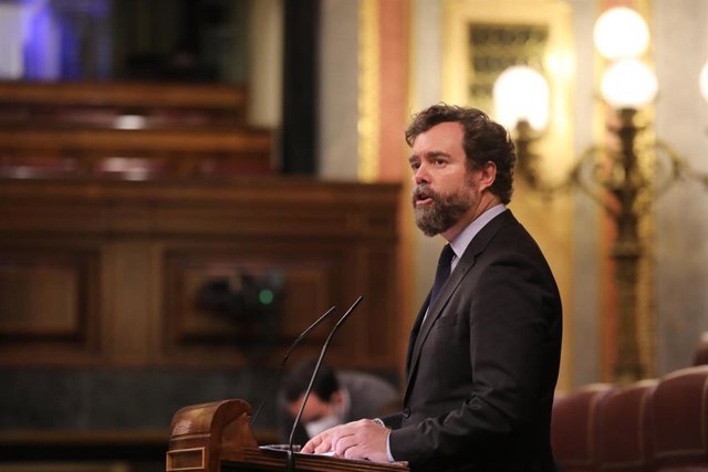 El portavoz parlamentario de Vox, Iván Espinosa de los Monteros, interviene en una sesión plenaria en el Congreso de los Diputados