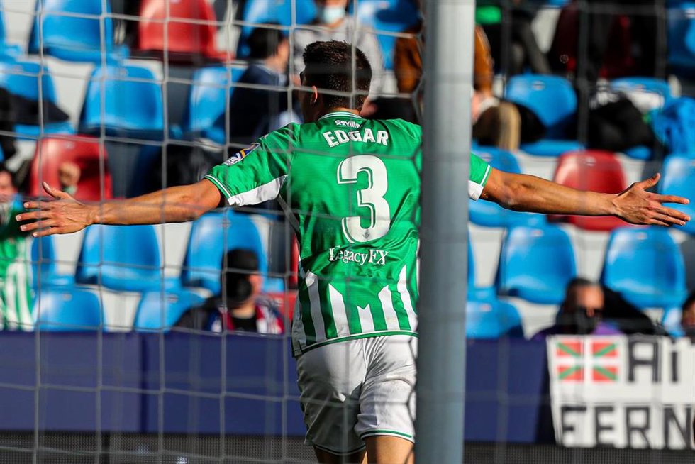 Archivo - El jugador del Real Betis Edgar González.