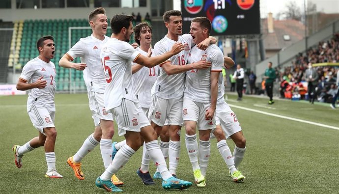 Sergio Gómez convierte el 1-2 en el Eslovaquia - España de la fase de clasificación para el Europeo Sub-21.