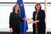 Ayuso insta a Europa a afrontar el reto de la natalidad, presenta su plan y la gratuidad de escuelas infantiles