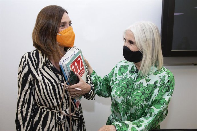 La consejera de Presidencia, Interior, Justicia y Acción Exterior, Paula Fernández, Carmen Sánchez Morán como presidenta del Consejo Económico y Social de Cantabria (CESCAN).