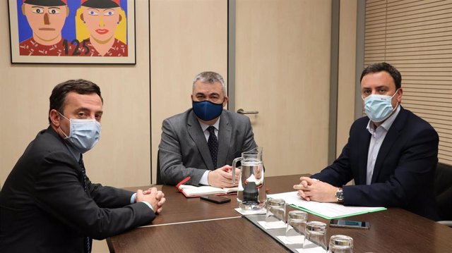El secretario xeral del PSdeG, Valentín González Formoso, se reúne en Madrid con el presidente de Navantia, Ricardo Domínguez, y el secretario de Organización del PSOE, Santos Cerdán