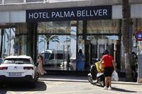 Cruz Roja trasladará a la mayor parte de refugiados del Hotel Bellver a un nuevo espacio