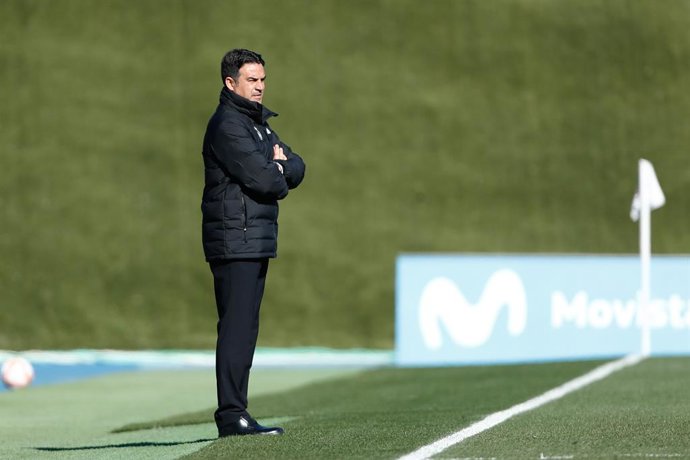 Archivo - Alberto Toril, coach of Real Madrid, looks on during the Spanish WomenLeague, Primera Iberdrola, football match played between Real Madrid and Real Betis Balompie at Alfredo di Stefano stadium on February 06, 2022, in Valdebebas, Madrid, Spain.