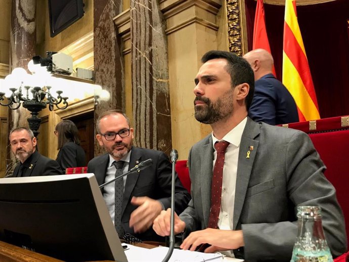 Archivo - Eusebi Campdepadrós, Josep Costa y Roger Torrent en la Mesa del Parlament