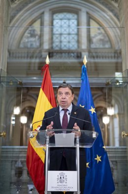 El ministro de Agricultura, Pesca y Alimentación, Luis Planas, ofrece declaraciones a los medios de comunicación tras mantener una reunión con el sector pesquero en el Ministerio de Agricultura, Pesca y Alimentación, 