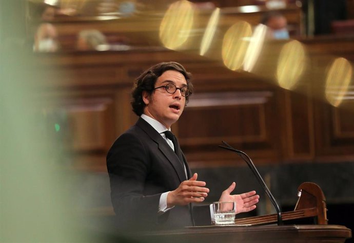 El diputado nacional de Vox por Asturias, José María Figaredo, interviene en una sesión plenaria en el Congreso 