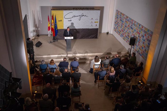 El presidente de Castilla-La Mancha, Emiliano García-Page, ha asistido a la inauguración de la Sala Canogar en la sede de la Fundación Antonio Pérez.