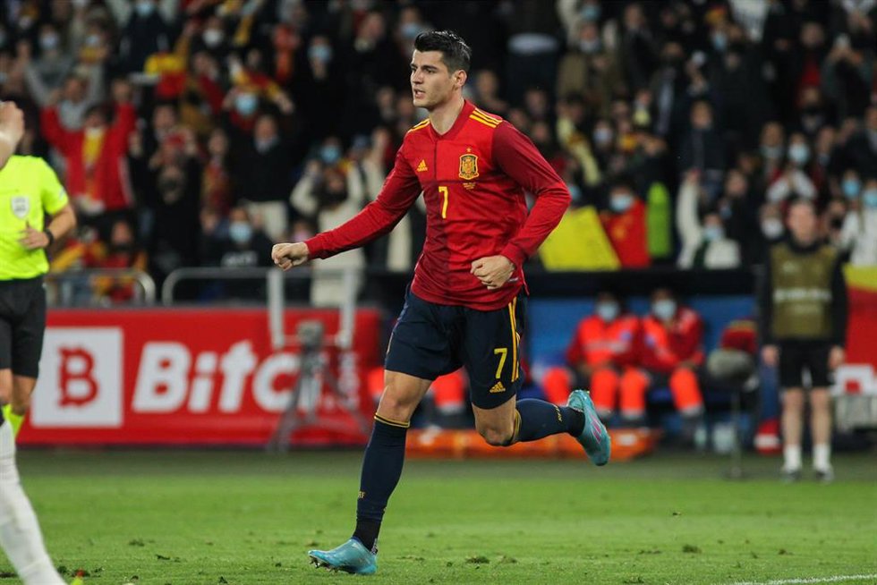 Álvaro Morata celebra uno de sus goles ante Islandia