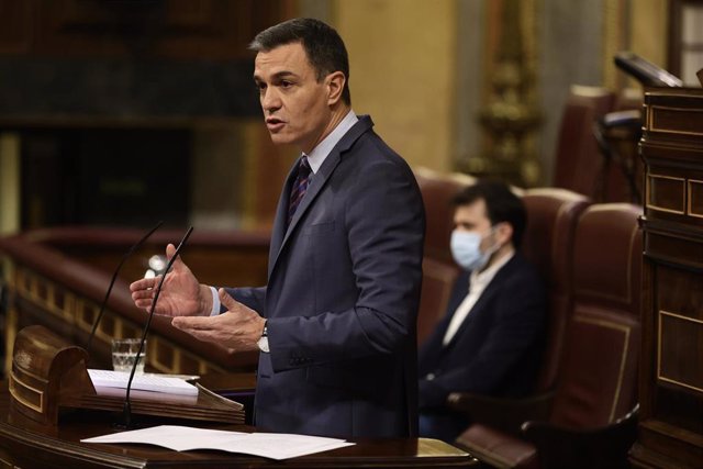 El presidente del Gobierno, Pedro Sánchez, interviene en una sesión plenaria, en el Congreso 