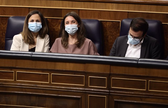 Ione Balarra, Irene Montero y Alberto Garzón, en el banco azul del Gobierno