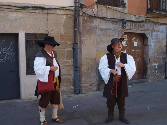 Archivo - El Ayuntamiento vuelve a poner en marcha las 'Visitas Narradas por los caminos del vino' dentro de la programación de las Fiestas de San Bernabé, entre los días 6 al 13 de junio.
