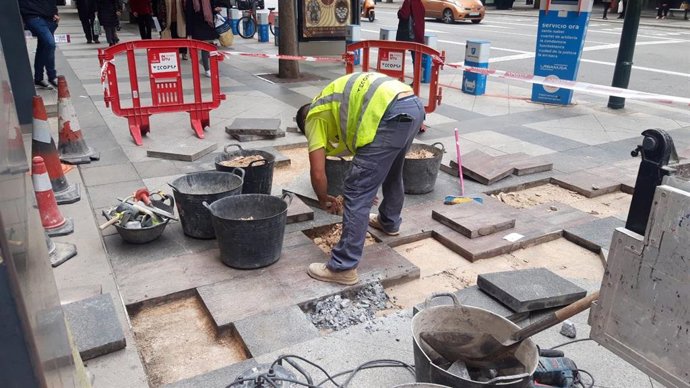 Las calles de la ciudad de Murcia ultiman los preparativos para acoger los desfiles procesionales
