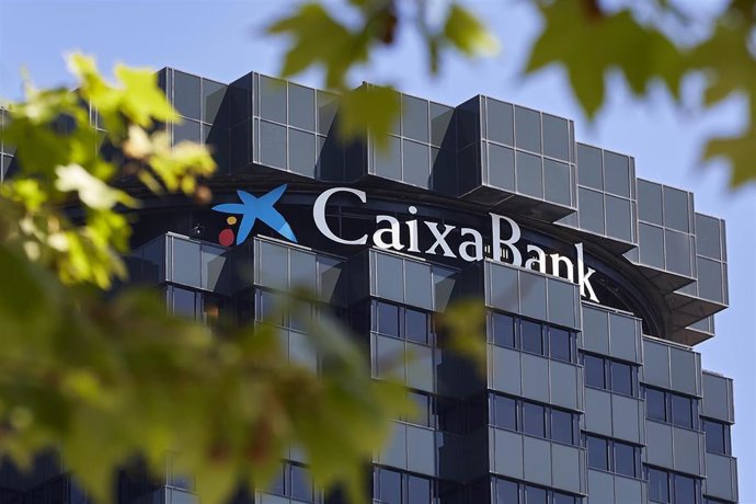 Archivo - Edificio de CaixaBank