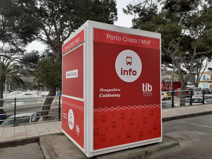 Punto de información del TIB en Porto Cristo.