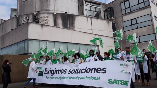 Concentración del Sindicato de Enfermería (SATSE) ante el Servicio Gallego de Salud, a 30 de marzo de 2022.