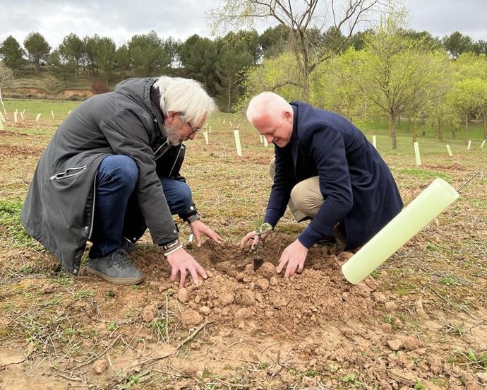 Plantación de árboles en La Grajera por parte del Ayuntamiento de Logroño
