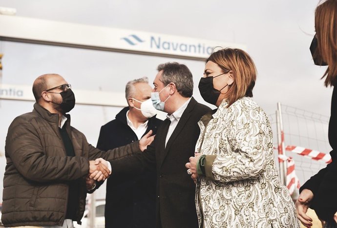 Juan Espadas en los astilleros de Navantia Puerto Real.