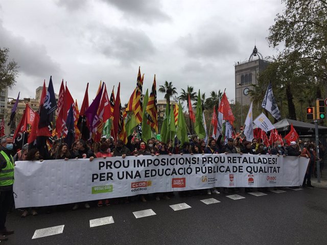 Manifestació dels sindicats educatius a Barcelona el cinquè dia de vaga