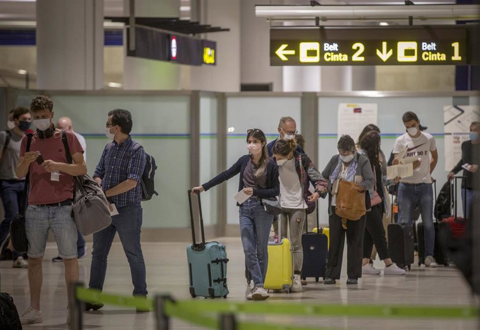 Archivo - El aeropuerto de Sevilla (archivo)