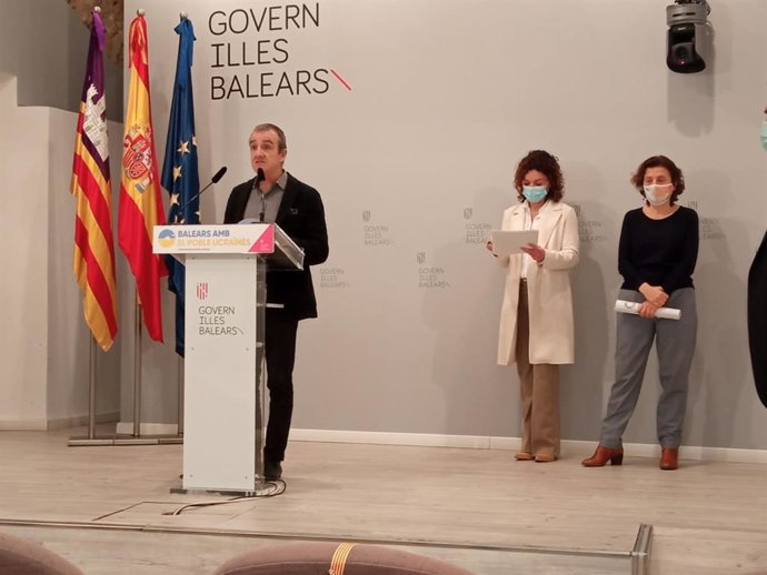 Yllanes, Sánchez y Santiago, en la rueda de prensa.