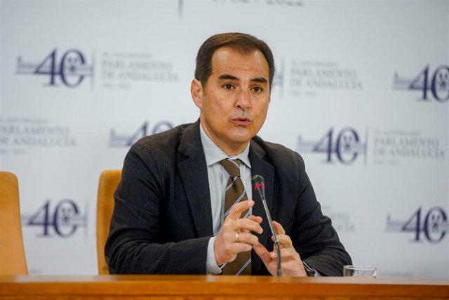 El portavoz del grupo popular en el Parlamento de Andalucía, José Antonio Nieto, en rueda de prensa a 30 de marzo del 2022 en Sevilla, (Andalucía, España)