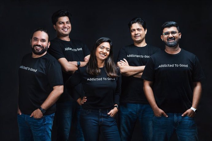 Mcaffeine - All 5 Founders (From Left To Right) -Tarun Sharma, Mohit Jain, Vaishali Gupta, Vikas Lachhwani, Saurabh Singhal