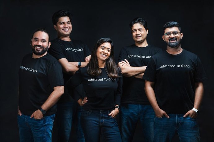 Mcaffeine - All 5 Founders (From Left To Right) -Tarun Sharma, Mohit Jain, Vaishali Gupta, Vikas Lachhwani, Saurabh Singhal