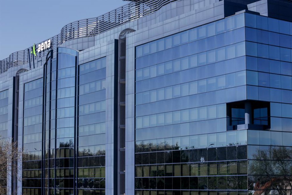 Archivo - Fachada del Edificio de Aena Piovera Azul, sede central de la empresa, en Madrid (España) a 24 de febrero de 2020.