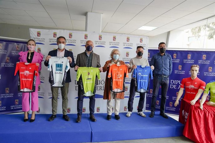 Presentaicón de la Vuelta Ciclista de Almería.