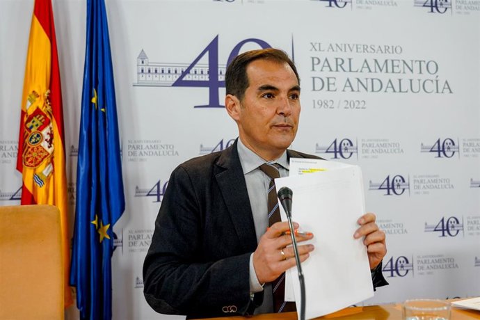 El portavoz del grupo popular en el Parlamento de Andalucía, José Antonio Nieto, en rueda de prensa a 30 de marzo del 2022 en Sevilla, (Andalucía, España)