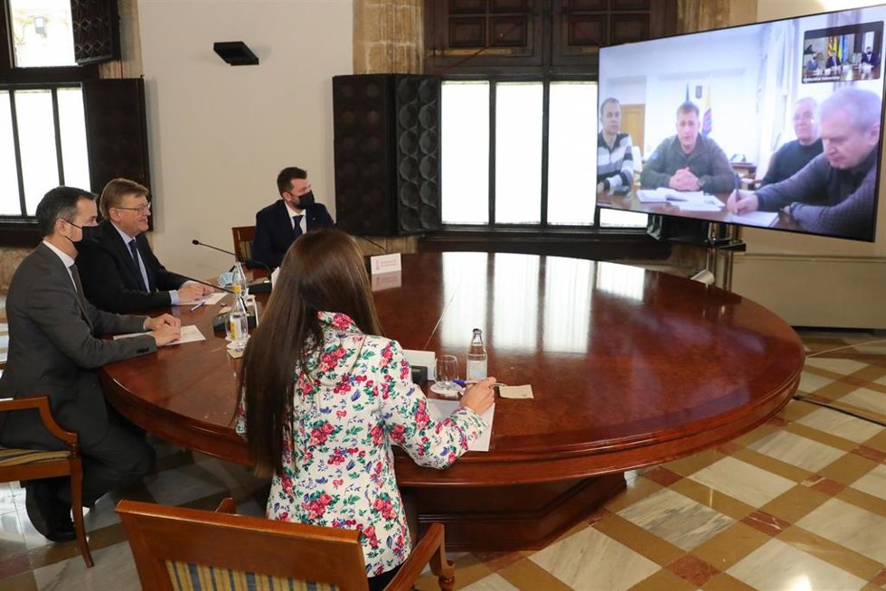 El presidente de la Generalitat, Ximo Puig, se reúne por videoconferencia con el gobernador civil de Odesa, Serhiy Hrynevetsky