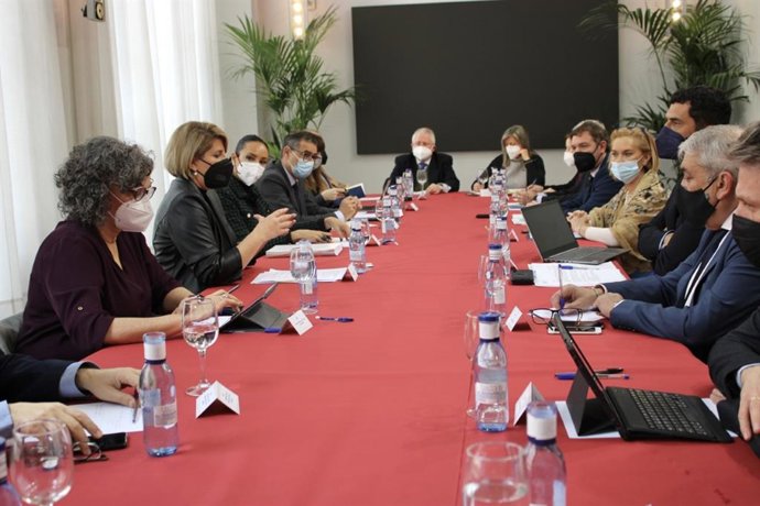 La consejera de Empresa, Empleo, Universidades y Portavocía, Valle Miguélez, preside el Consejero Interuniversitario  celebrado en Cartagena