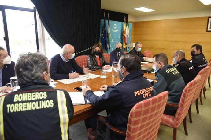 Junta local de seguridad de Torremolinos con el subdelegado del Gobierno, Javier Salas, y la alcaldesa, Margarita del Cid.