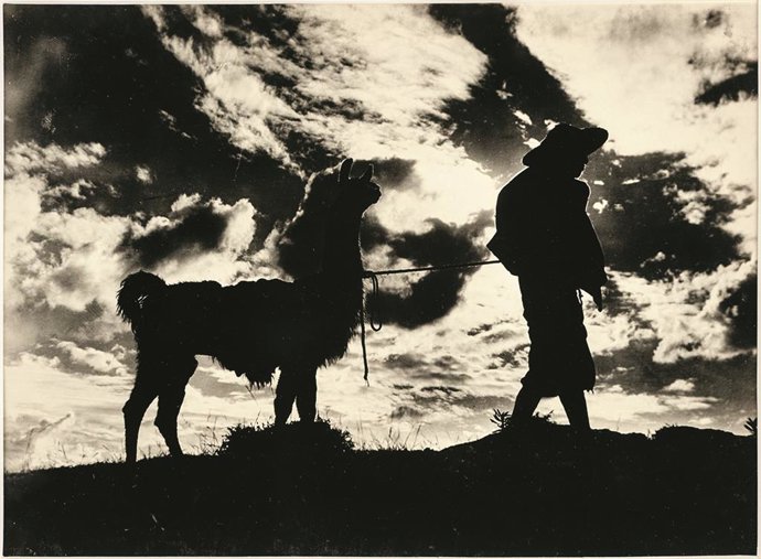 Archivo - 'El indio y su llama' de Martín Chambi, de la Colección Jan Mulder