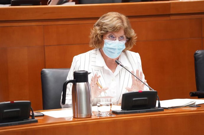 La consejera de Ciudadanía y Derechos Sociales del Gobierno de Aragón, María Victoria Broto, comparece en comisión ante las Cortes autonómicas.