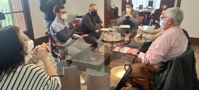 El conseller de Modelo Económico, Turismo y Trabajo, Iago Negueruela, durante su reunión este miércoles con CCOO y UGT.