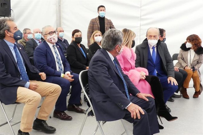 Varios diputados regionales acompañan al Gobierno en la presentación del proyecto de La Pasiega