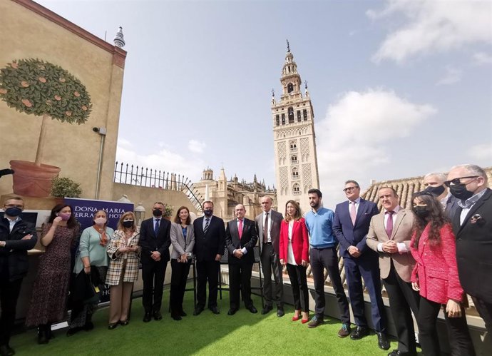 Presentación de la estrategia para digitalizar el comercio del Centro y Triana y poner en marcha iniciativas innovadoras para la recogida de residuos.