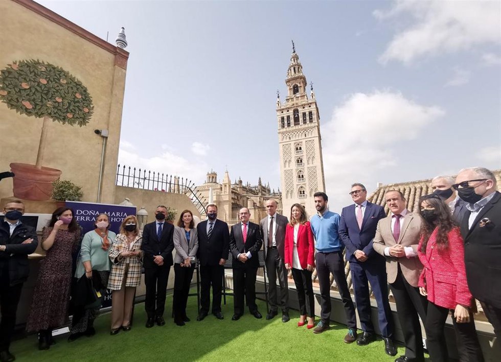 Presentación de la estrategia para digitalizar el comercio del Centro y Triana y poner en marcha iniciativas innovadoras para la recogida de residuos.