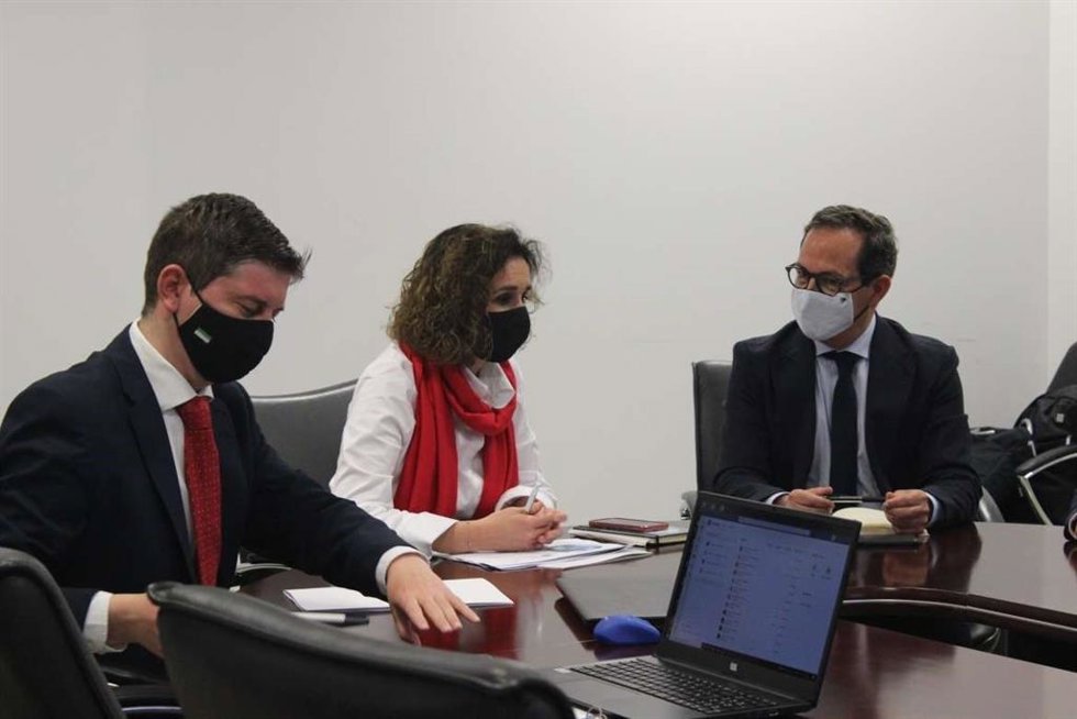 Olga García en la reunión con Red Eléctrica.